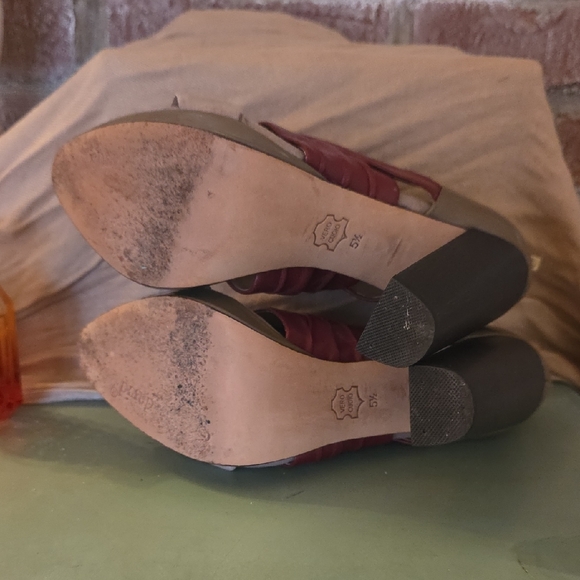 Charles David Red and Tan Platform Heels - Picture 13 of 14